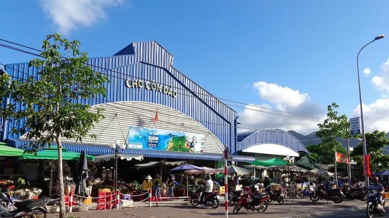 Mặt tiền Chợ Côn Đảo ngay trung tâm thị trấn