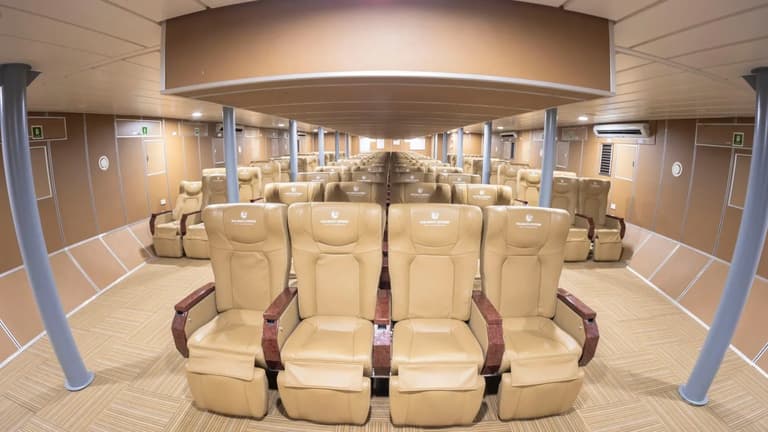 Ghế VIP giúp hành khách ngồi thoải mái trong suốt hành trình di chuyển