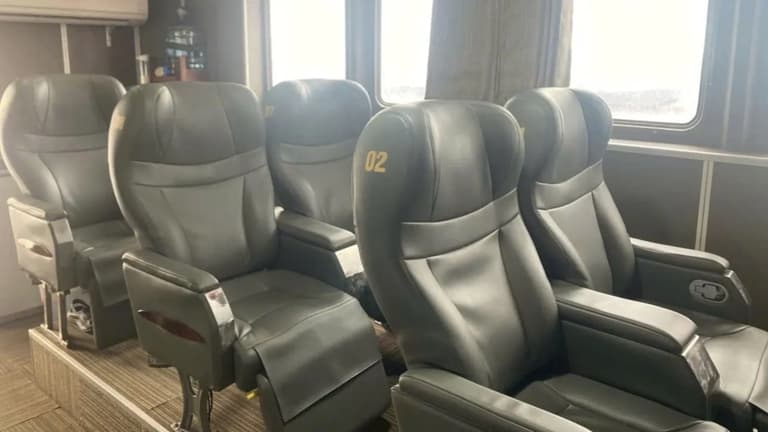 Ngắm cảnh dãy ghế VIP tàu Phú Quốc Express