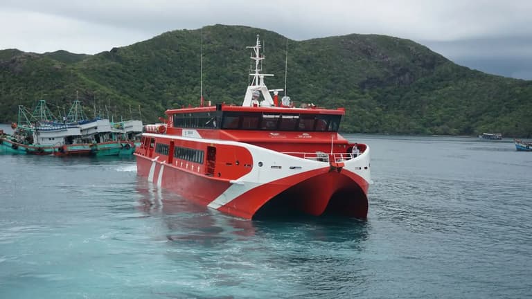 ve-tau-con-dao-hang-phu-quoc-express